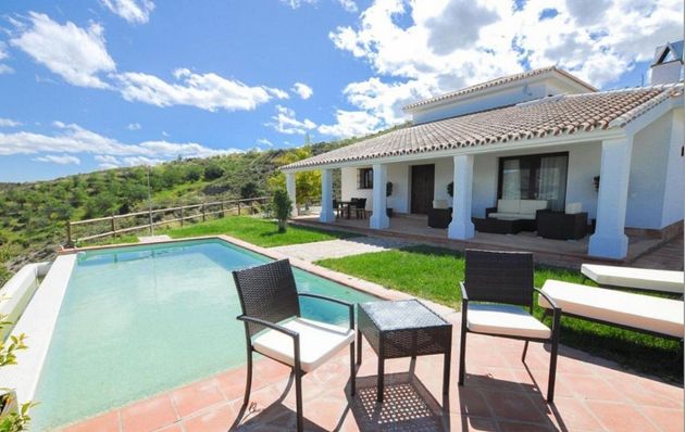 Foto 2 de Xalet en venda a Álora de 4 habitacions amb terrassa i piscina