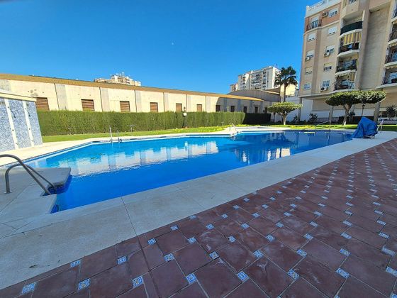 Foto 2 de Pis en venda a calle Alejandro Dumas de 3 habitacions amb terrassa i piscina