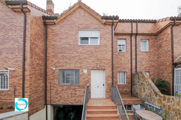 Foto 1 de Casa en venta en Mejorada del Campo de 4 habitaciones con terraza y garaje