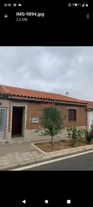 Foto 1 de Venta de chalet en Tormes - La Vega de 3 habitaciones con terraza y garaje