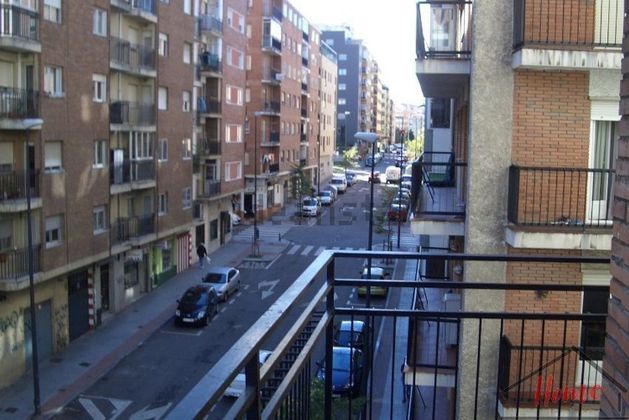 Foto 1 de Pis en venda a Delicias - San Isidro de 3 habitacions amb terrassa i balcó