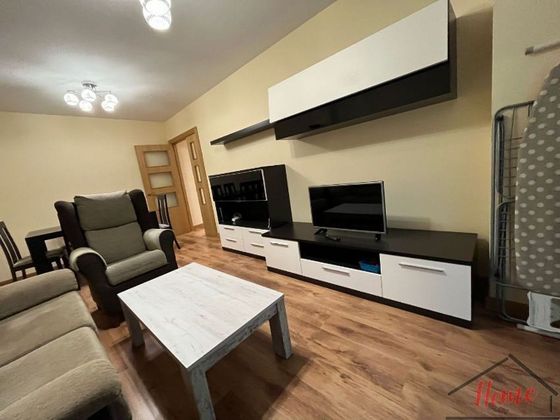 Foto 2 de Pis en lloguer a Salesas - Labradores de 4 habitacions amb mobles i balcó