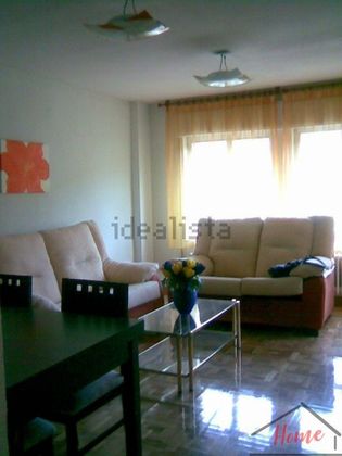 Foto 2 de Pis en lloguer a Centro - Salamanca de 3 habitacions amb mobles i balcó