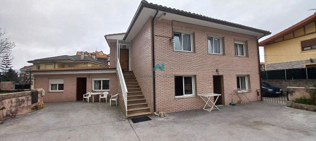 Foto 1 de Chalet en venta en Noja de 10 habitaciones con terraza y garaje