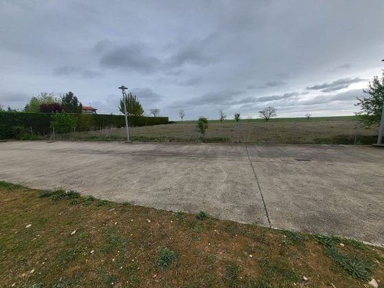 Foto 2 de Venta de terreno en calle Naranco de 2052 m²