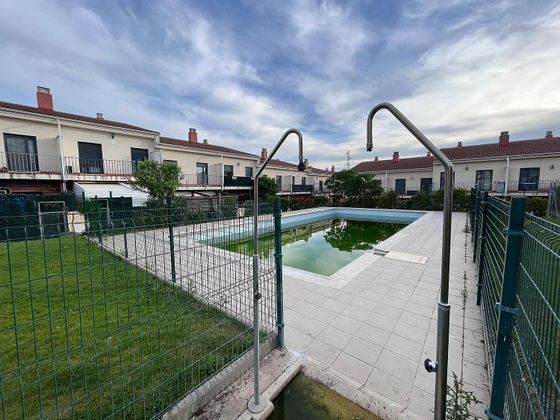 Foto 1 de Casa en venta en Cigales de 3 habitaciones con terraza y piscina
