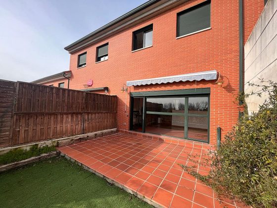 Foto 2 de Casa en venda a Simancas de 3 habitacions amb terrassa i garatge