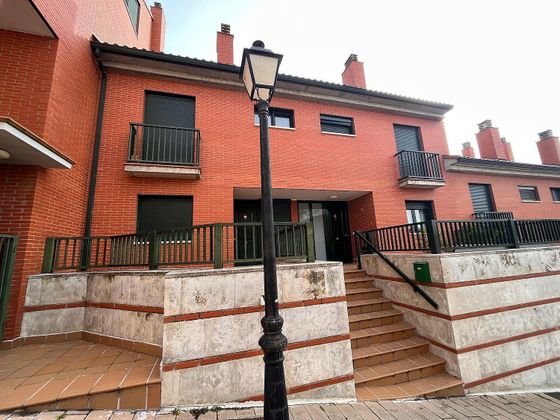 Foto 1 de Casa en venda a Simancas de 3 habitacions amb terrassa i garatge