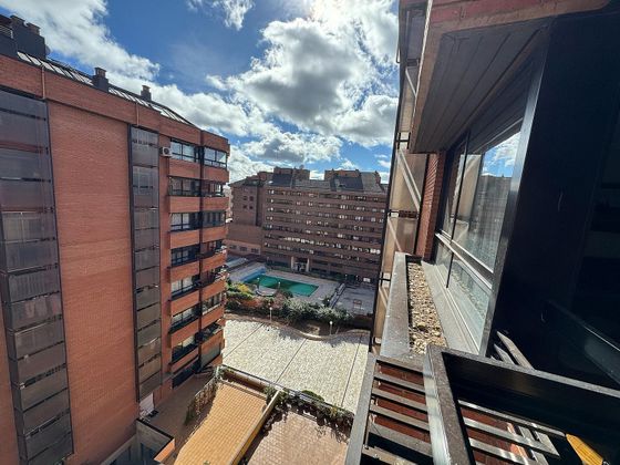 Foto 2 de Pis en venda a calle Estadio de 5 habitacions amb terrassa i piscina