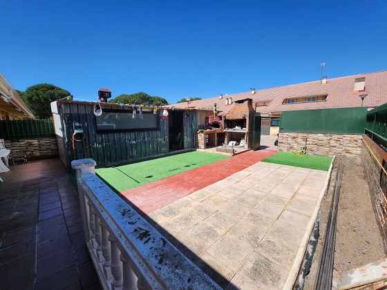Foto 2 de Casa adosada en venta en calle De Bara de 3 habitaciones con terraza y piscina