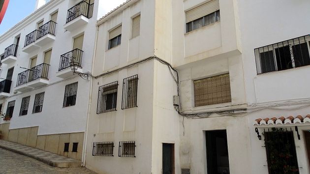 Foto 1 de Casa adossada en venda a Salobreña de 4 habitacions amb terrassa i balcó