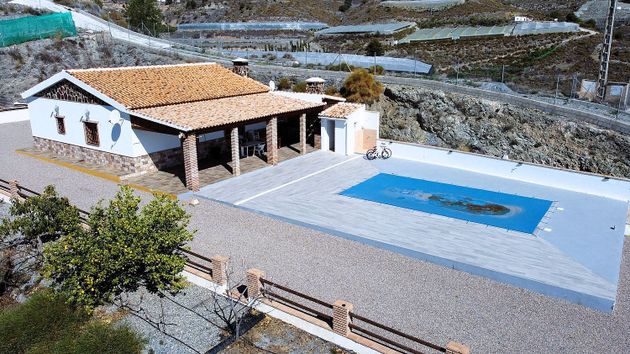 Foto 1 de Casa rural en venta en Molvízar de 3 habitaciones con terraza y piscina