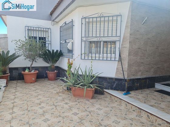 Foto 1 de Casa en venta en calle Victoriano Jiménez Soto de 2 habitaciones con terraza y garaje