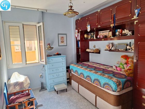 Foto 1 de Pis en venda a Melilla de 4 habitacions amb garatge i aire acondicionat