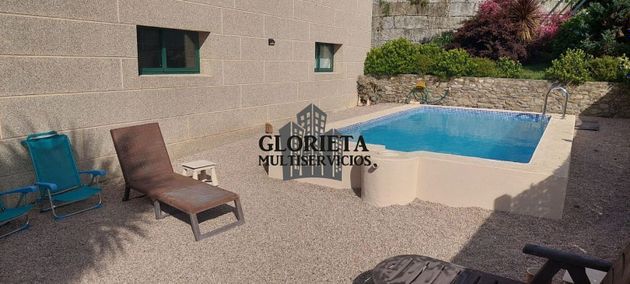 Foto 1 de Chalet en venta en Pazos de Borbén de 5 habitaciones con terraza y piscina