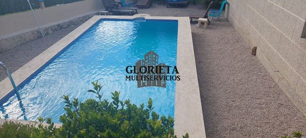 Foto 2 de Chalet en venta en Pazos de Borbén de 5 habitaciones con terraza y piscina