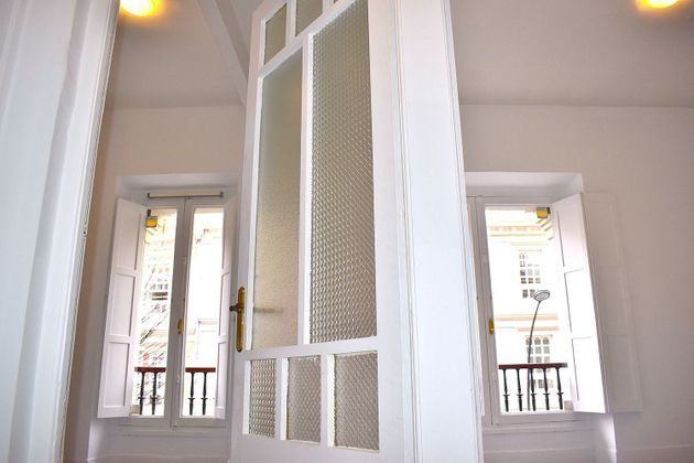 Foto 1 de Venta de piso en Cuatro Caminos - Plaza de la Cubela de 3 habitaciones con balcón y calefacción