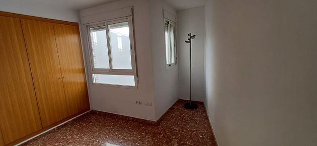 Foto 1 de Venta de piso en Vilamarxant de 2 habitaciones con balcón y aire acondicionado