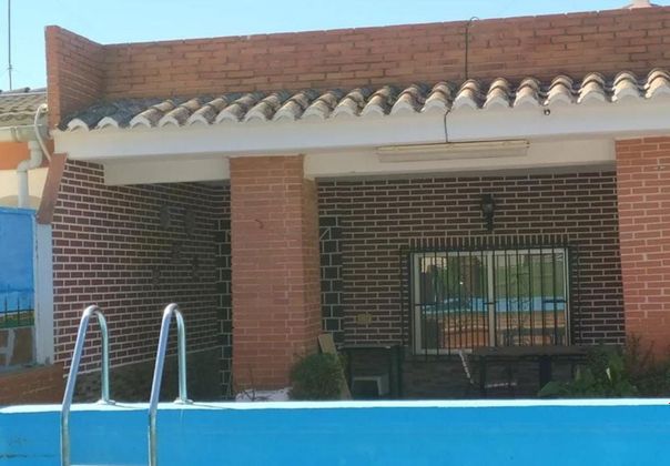 Foto 2 de Xalet en venda a Santa Bárbara de 3 habitacions amb terrassa i piscina