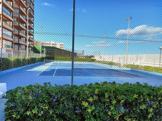 Foto 2 de Piso en venta en calle De la Vall D'aigües de 3 habitaciones con terraza y piscina