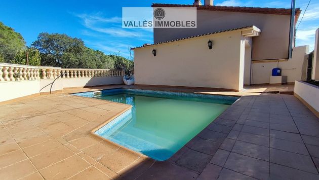Foto 1 de Venta de chalet en Viladecavalls de 4 habitaciones con terraza y piscina
