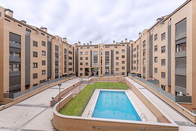 Foto 1 de Alquiler de piso en calle Cavanilles de 2 habitaciones con piscina y garaje