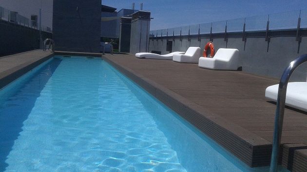 Foto 2 de Piso en alquiler en calle De Aldebarán de 2 habitaciones con terraza y piscina