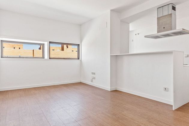 Foto 2 de Alquiler de piso en calle Pilar de Madariaga Rojo de 1 habitación con garaje y calefacción