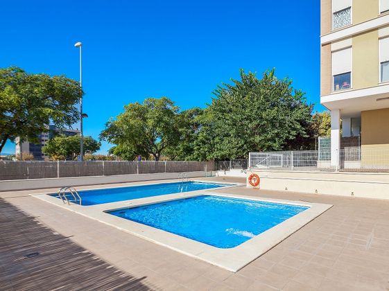 Foto 2 de Pis en lloguer a calle Del Riu Nervión de 2 habitacions amb piscina i garatge