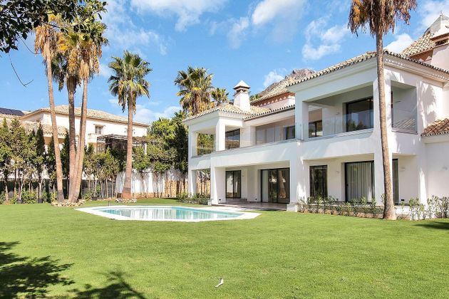 Foto 2 de Xalet en venda a Playa Bajadilla - Puertos de 6 habitacions amb terrassa i piscina