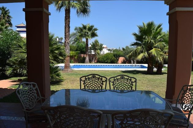 Foto 2 de Venta de chalet en Estepona Oeste - Valle Romano - Bahía Dorada de 4 habitaciones con terraza y piscina