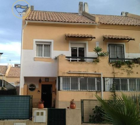 Foto 2 de Casa adossada en venda a Las Cancelas - Valdeolletas de 6 habitacions amb terrassa i piscina