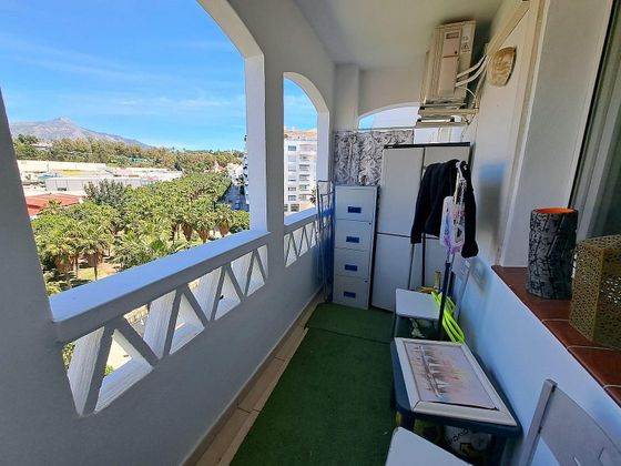 Foto 1 de Piso en venta en Nueva Andalucía centro de 3 habitaciones con terraza y piscina