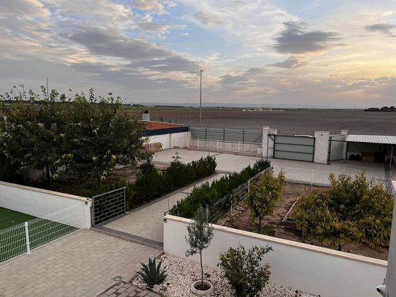 Foto 1 de Chalet en venta en urbanización Los Prados de 3 habitaciones con piscina y garaje