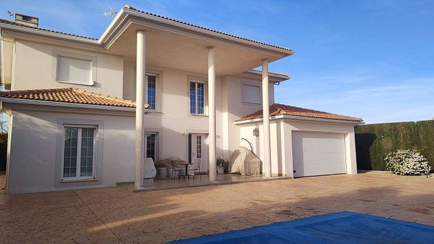 Foto 2 de Chalet en venta en Chinchilla de Monte-Aragón de 3 habitaciones con piscina y garaje