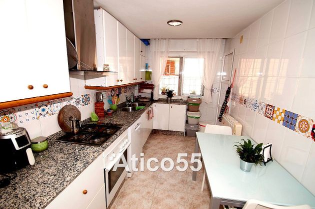 Foto 2 de Dúplex en venda a calle Norias de 4 habitacions amb terrassa i garatge