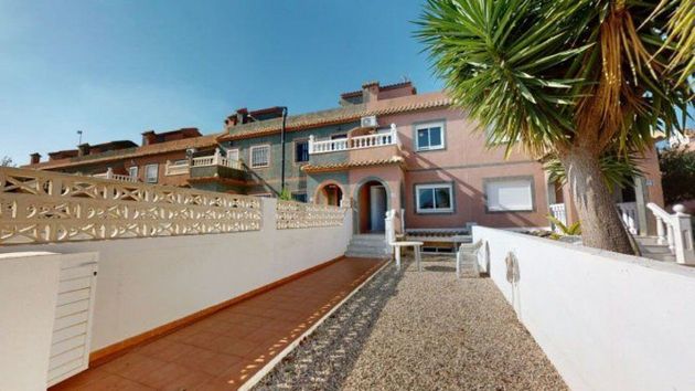 Foto 1 de Casa adossada en venda a calle Los Alcazares de 3 habitacions amb terrassa i piscina