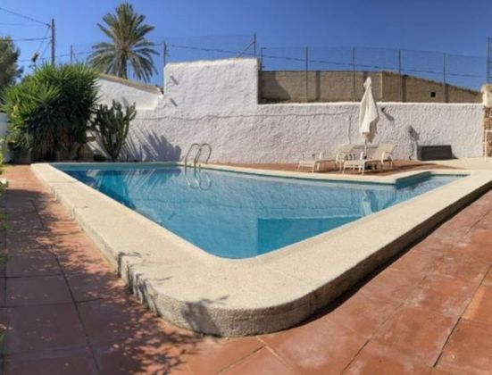 Foto 2 de Venta de chalet en calle Los Jeronimos de 3 habitaciones con terraza y piscina
