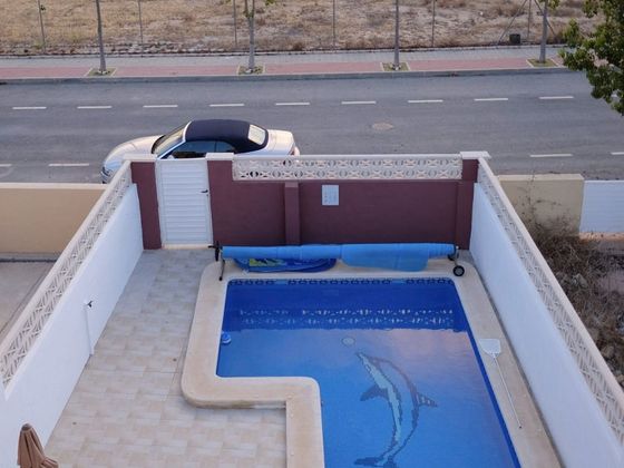 Foto 2 de Casa en venda a calle Clorca de 3 habitacions amb terrassa i piscina