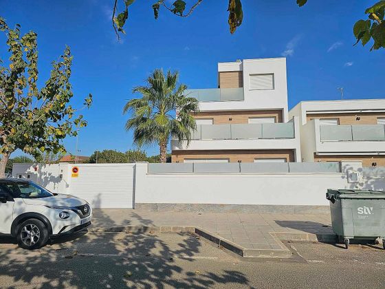 Foto 2 de Xalet en venda a calle Isla de El Hierro de 4 habitacions amb terrassa i piscina