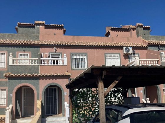 Foto 1 de Casa en venda a calle Los Alcazares de 3 habitacions amb terrassa i jardí