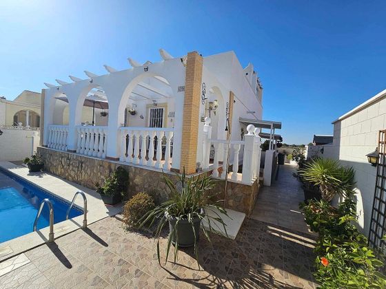 Foto 2 de Casa en venda a calle Los Alcazares de 3 habitacions amb terrassa i piscina