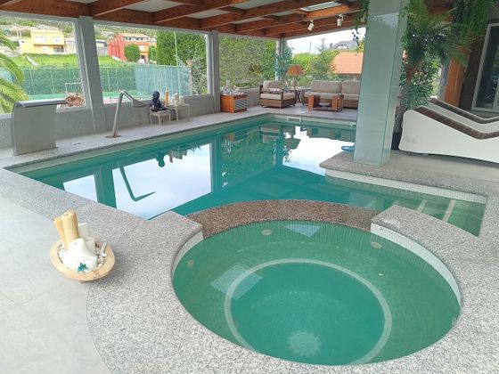Foto 2 de Chalet en venta en Arteixo de 4 habitaciones con terraza y piscina