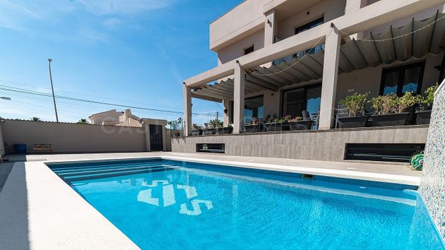 Foto 1 de Casa en venta en calle Cibeles de 5 habitaciones con terraza y piscina