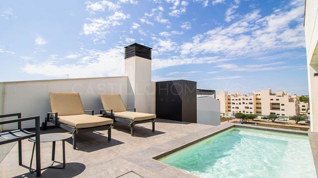 Foto 2 de Àtic en venda a calle Molina de 3 habitacions amb terrassa i piscina