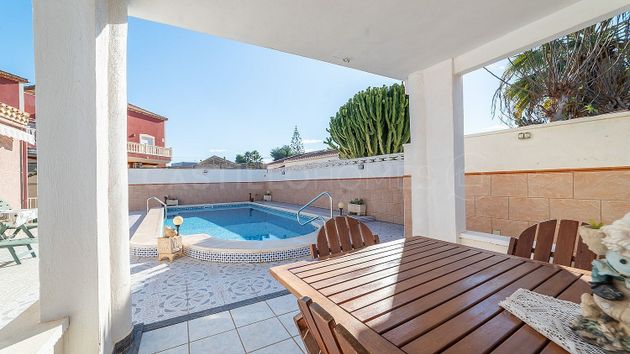 Foto 2 de Casa en venda a calle Clarín de 3 habitacions amb terrassa i piscina