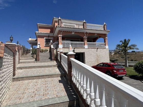 Foto 1 de Casa rural en venda a Calahonda de 5 habitacions amb terrassa i piscina