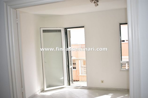 Foto 2 de Àtic en venda a plaza Pins de 6 habitacions amb terrassa i balcó