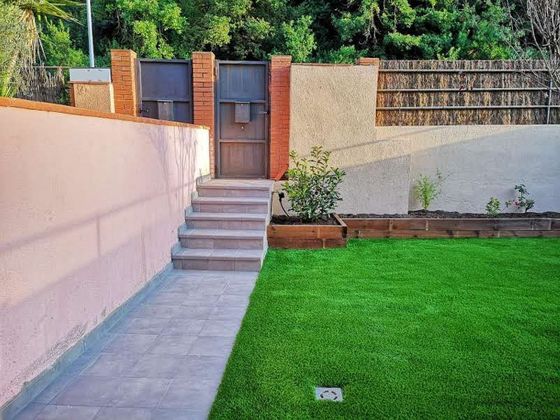 Foto 2 de Casa en venta en Cervelló de 5 habitaciones con terraza y piscina