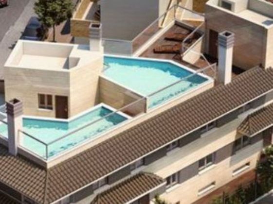 Foto 1 de Venta de casa adosada en Hermanos Falcó - Sepulcro Bolera de 5 habitaciones con terraza y piscina